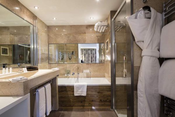 hotel-koh-i-nor-chambres-luxe-salle-de-bain